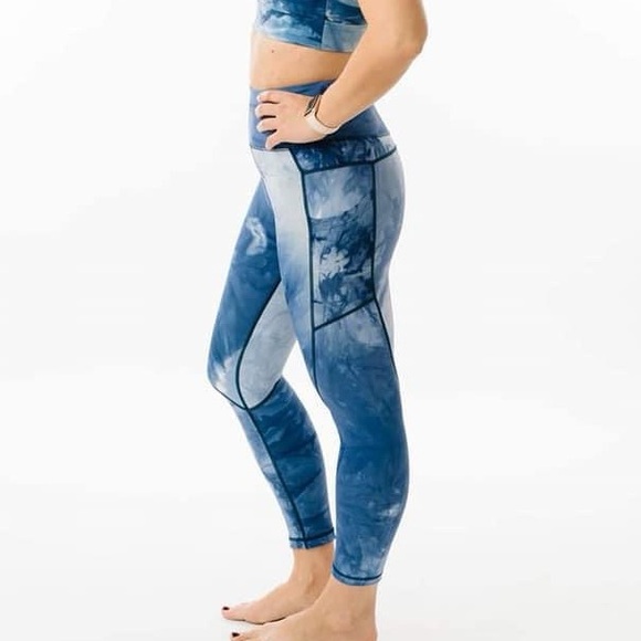 ZYIA Navy Hendrix Pocket Light n Tight Hi-Rise Capri 20” (6-8) NWT 1880 - Picture 4 of 13